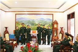 Chính ủy Quân khu chúc tết Cục Chính trị
